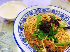 -渝之汇牛肉豌杂面