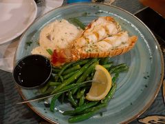 -Wahoo's Seafood Bar and Grill Restaurant