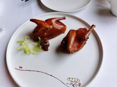 玻璃皮润烧乳鸽王-富力丽思卡尔顿酒店·丽轩中餐厅
