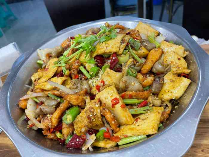 盐都干锅王-"疫情期间生意比较少,刚好去的也有点晚,没.