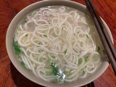 -亮亮面馆(经六路店)