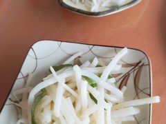 -亮河湾山庄