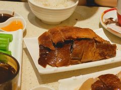 乳猪烧鹅双拼-香港新发烧腊茶餐厅(书城店)