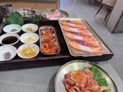 -围炉肉舍•炭烤活鳗•丹东海鲜烤肉(步行街店)
