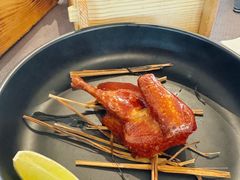 香茅烟熏玻璃乳鸽-韩上楼
