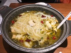 -渝是乎酸菜鱼(龙旗购物中心店)
