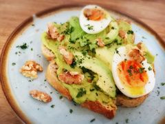 牛油果煮蛋吐司-RAC BAR(安福路店)