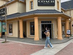 -COACH蔻驰(赛特奥特莱斯店)