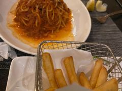 经典意大利细面配蒜味番茄酱-WOLFGANG PUCK KITCHEN & BAR(迪士尼小镇店)
