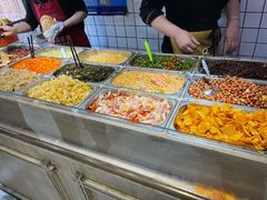 自助取餐区-三兄弟高炉烧饼