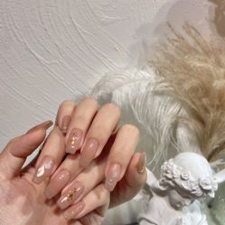 -花岐款式专研健康美甲沙龙