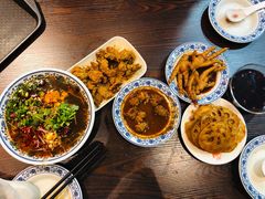 -爆炸头阿姨小四川正宗川味小吃(无任何分店)