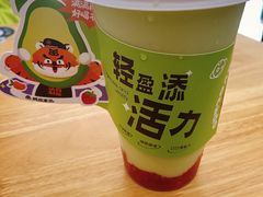 鲜草莓牛油果-兵立王鲜果茶·奶茶(大学路店)