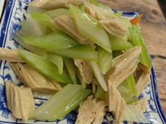 西芹拌腐竹-老门刀削面(小酱坊店)