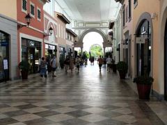 -佛罗伦萨小镇广佛名品奥特莱斯(疏港路店)