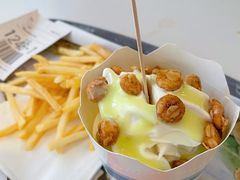 酸奶葡萄燕麦麦旋风-麦当劳(利津路店)