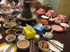-洞庭洲·防空洞火锅·烧烤·铜锅涮肉(新百广场店)
