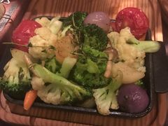 -恰餐厅及酒吧 CHAR Bar & Grill (北京丽都皇冠假日店)