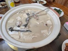 富春鱼头豆腐汤-芦茨金富饭庄·25年老字号·专做稻草鸡