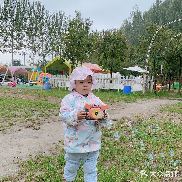 花町美学营地，西安近郊遛娃，挖沙萌宠和玩耍