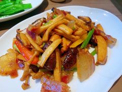 腊肉炒三菇-四道菜·福建菜馆(新街口金鹰店)