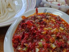 辣皮子滚刀肉拌面-歹歹的加个面过油肉拌面