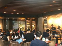 等位区-星巴克臻选(深圳罗湖万象城店)