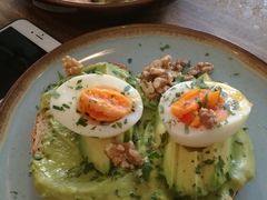 牛油果煮蛋吐司-RAC BAR(安福路店)