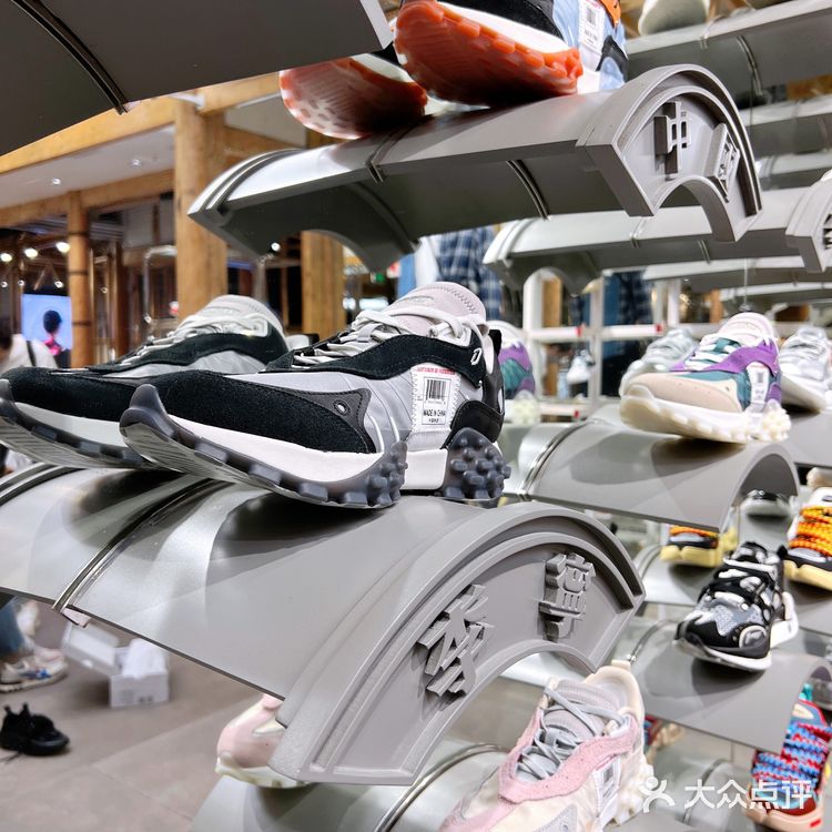 宽窄巷子里的国货中国李宁