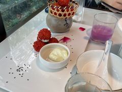 杨梅鳕鱼球-柳莺湖上·湖景餐厅·江南菜(西湖店)