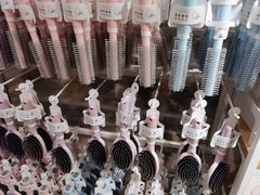 -名创优品(北京新中关购物中心地铁层店)