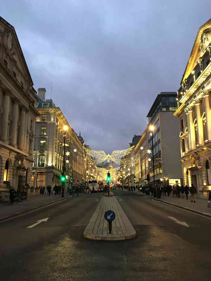 申士2021年5月20日打分英国首相官邸位于伦敦威斯敏斯特区唐宁街10号