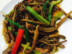 茶树菇炒牛柳-老字号蛇口德记烧腊饭店·海鲜加工