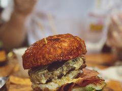 双蛋指椒牛肉汉堡-魏斯理汉堡(西安沣东吾悦店)