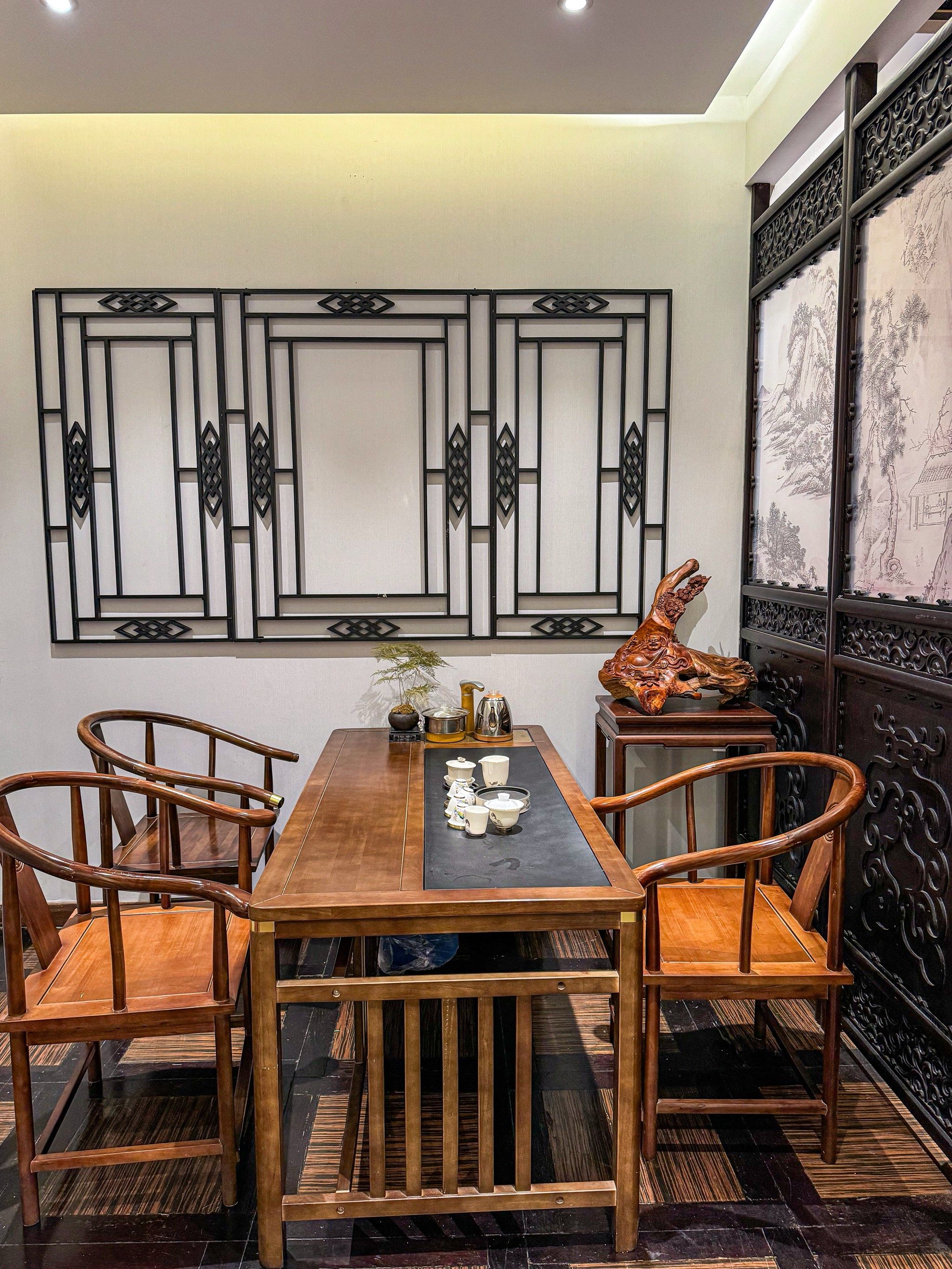 n
9302环境篇
九朝会的装修堪称一绝,新中式风格