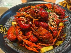 -肥肥虾庄·金牌油焖大虾(汉街SKP店)