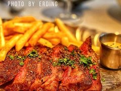 招排牛肉配特色薯条-壳里西餐厅Coquille Seafood Bistro(蒙自路店)