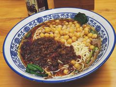 -渝之汇牛肉豌杂面