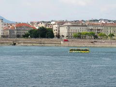 -多瑙河畔鞋履雕塑