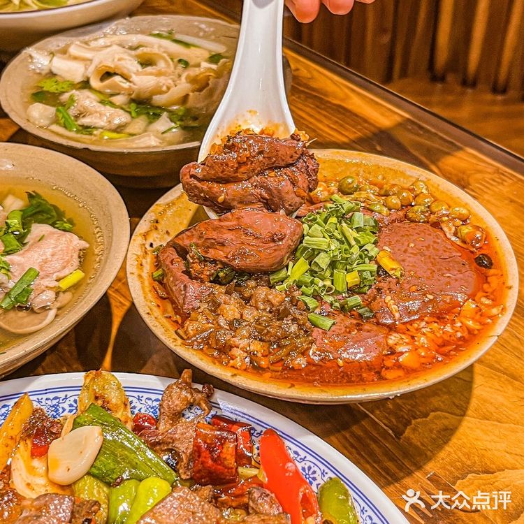 来乐山必吃的谢老五跷脚牛肉，冲就对了✔️