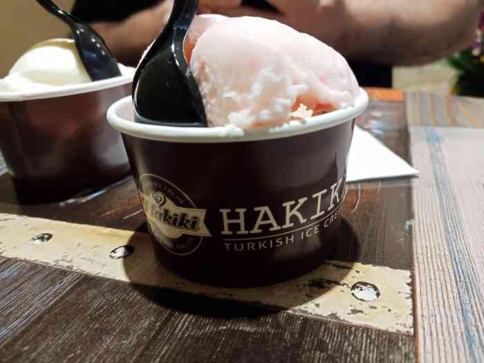 土耳其冰激凌,在太原街万达新开的小店,三楼很多餐饮,以前没吃过,第一