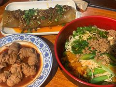 -爆炸头阿姨小四川正宗川味小吃(无任何分店)