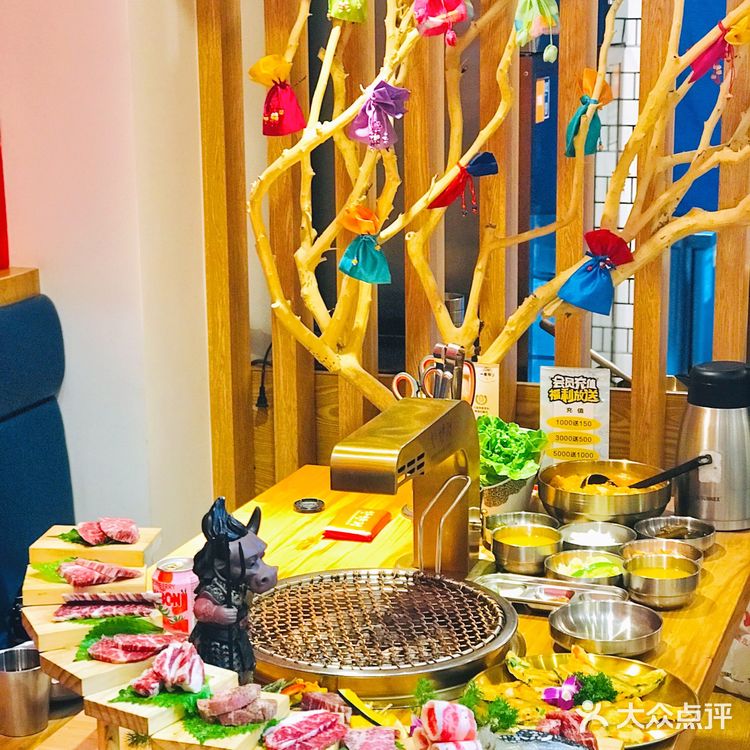 🍋网红探店｜品12层旋转阶梯烤肉，赏大鱼海棠