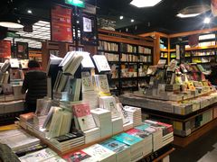 大堂-西西弗书店&矢量咖啡(壹方购物中心店)