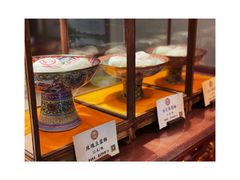 面包甜点陈列柜-富华斋饽饽铺·宫廷糕点·伴手礼(护国新天地店)