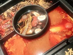 -老牌坊云南鱼豆花火锅(哈西万达店)
