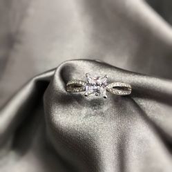 -威德钻石-克拉钻大本营(南京东路店)