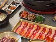 -围炉肉舍•炭烤活鳗•丹东海鲜烤肉(步行街店)