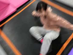 -嘿哟动霸CHUA·新潮玩运动娱乐中心·蹦床滑冰团建乐园