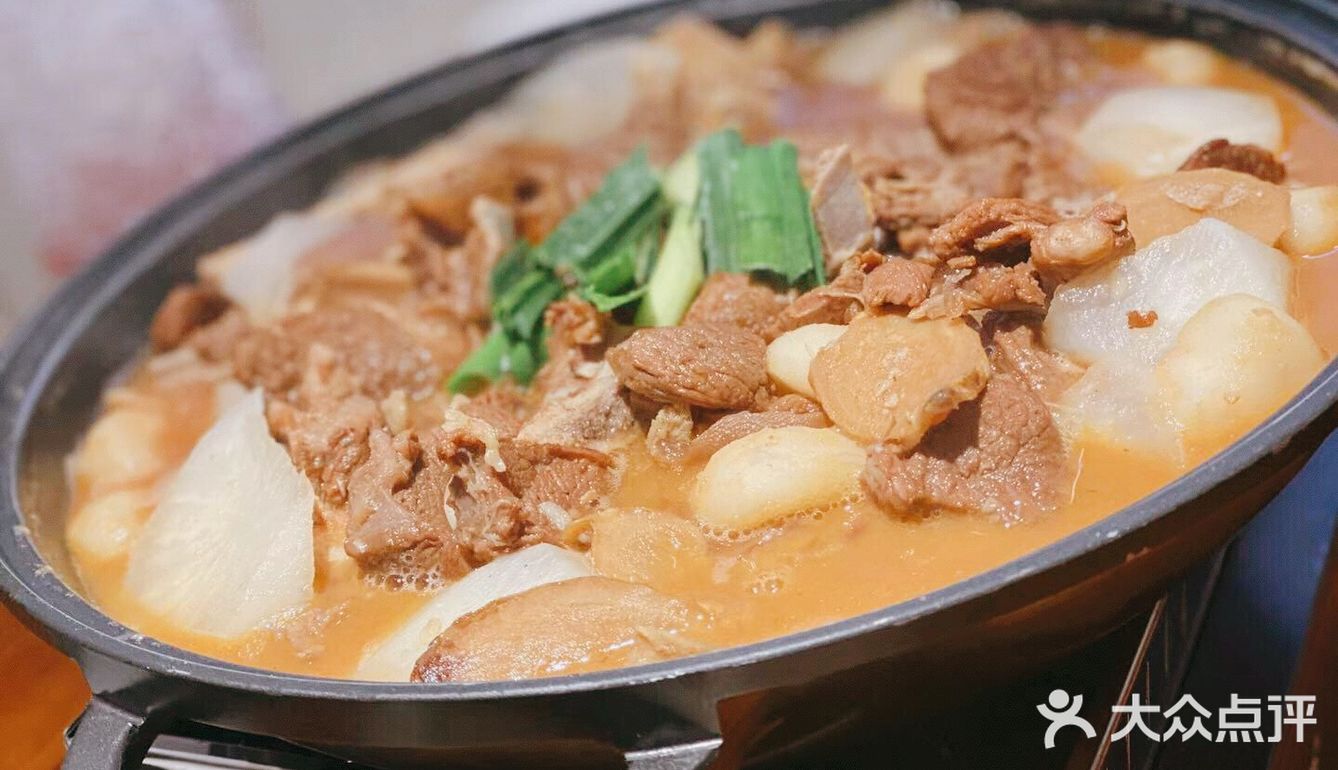 都是带皮的，但是皮很烂，一点也不难嚼